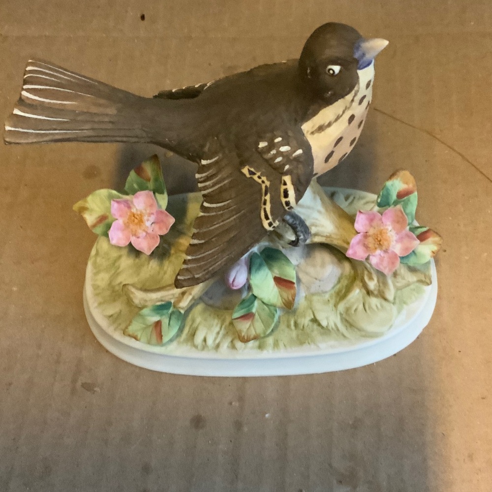 Handcrafted Brown Bird Figurine with Floral Details Brown Thasher
